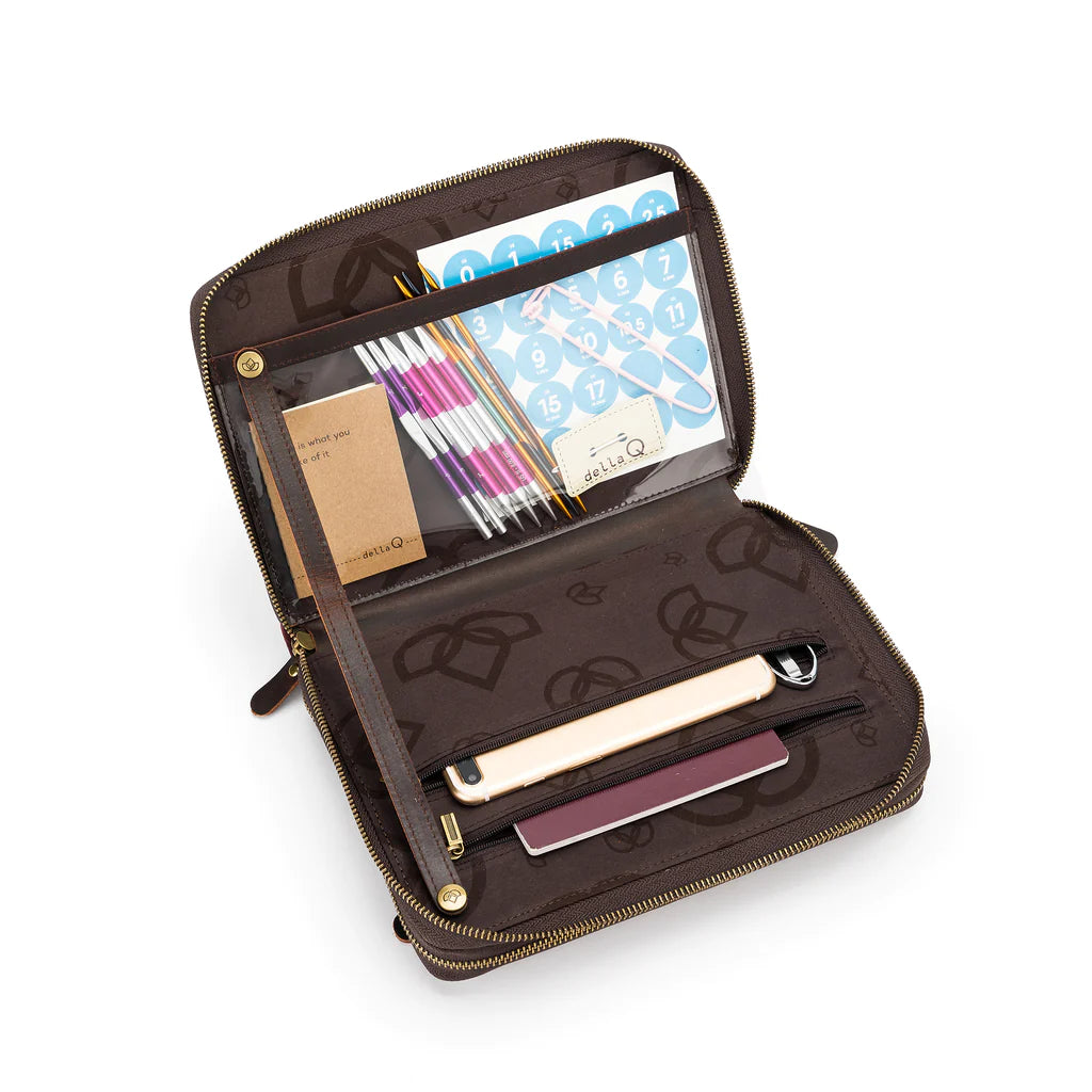 della Q | Maker's Canvas Portfolio