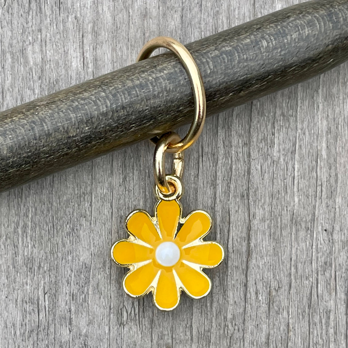 Southpaw Stitch Markers | Daisy